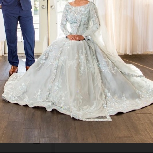 Wedding Gown - Picture 3 of 6